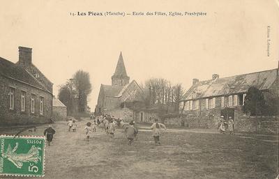 CPA50PIE471312 - Philatélie - Carte postale Les Pieux  écoles des filles, église, presbytère - Cartophilie - Cartes postales de collection