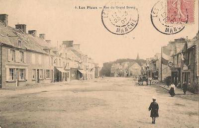 CPA50PIE471313 - Philatélie - Carte postale Les Pieux rue du grand bourg - Cartophilie - Cartes postales de collection