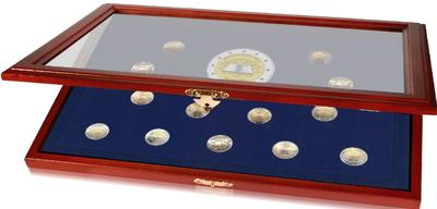 ID5887 - Philatélie 50 - vitrine numismatique en bois de marque SAFE pour pièces de monnaies de collection